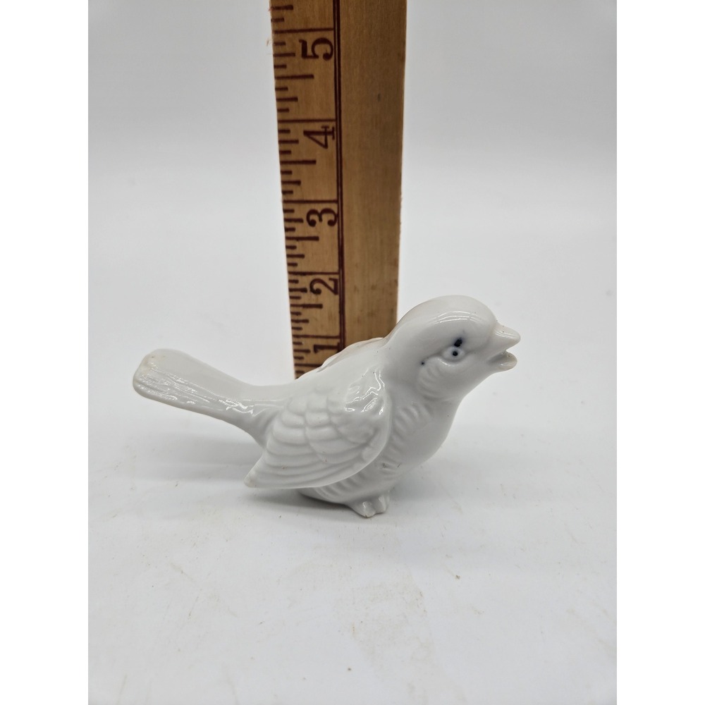 Vintage White Bird Figurine‎ With Blue Eyes Made In Japan 4" x 2.5" Sparrow Dove